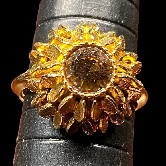 Vtg 1974 Avon Ring Sunflower Faux Brown Topaz Goldtone Sun Flower w Box Medium - Picture 4 of 8